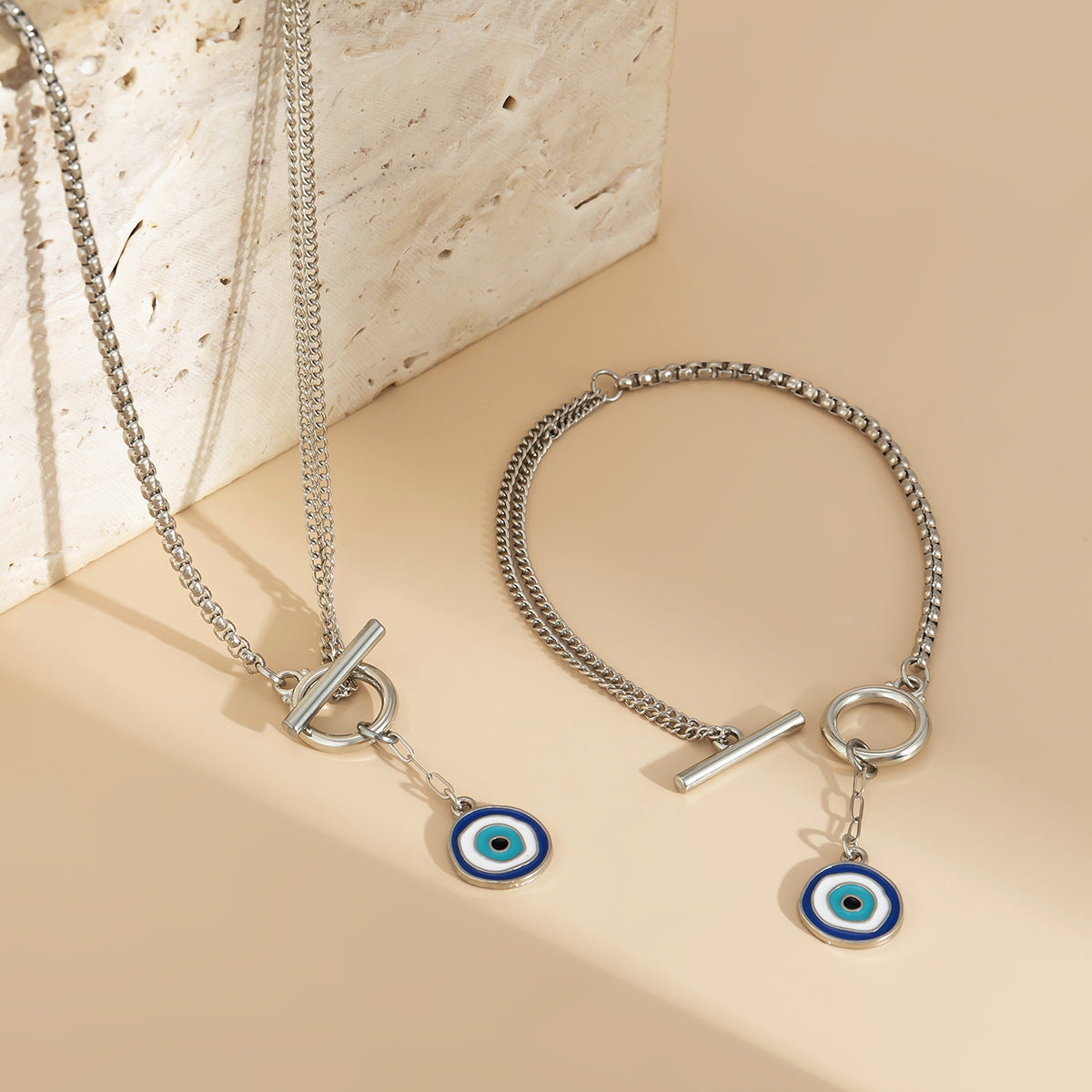Collana pendente asimmetrica con nappe e ciondolo geometrico a forma di occhio in lega con finitura galvanica da donna