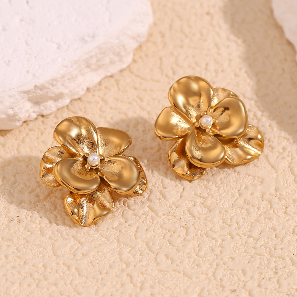 Orecchini a perno da donna floreali vintage a doppio strato con petali di perle in acciaio inossidabile placcato oro 18 carati