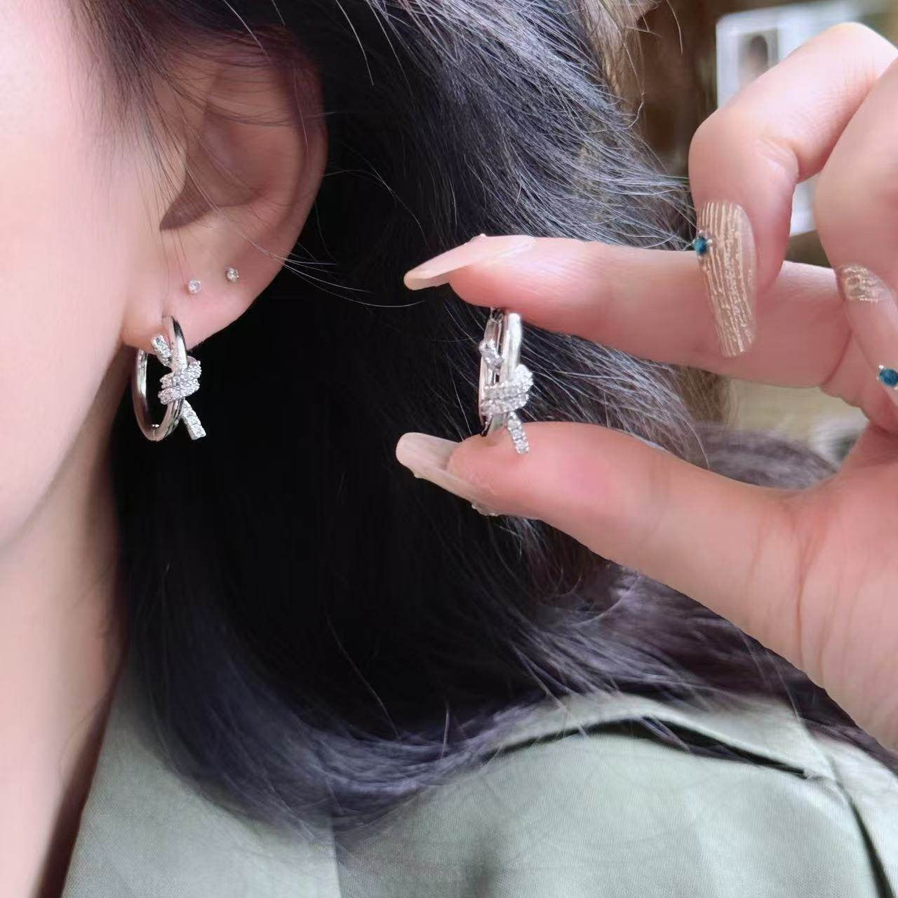 Aretes Geométricos Minimalistas de Cobre con Acabado Chapado para Mujer Pendientes Modernos y Versátiles