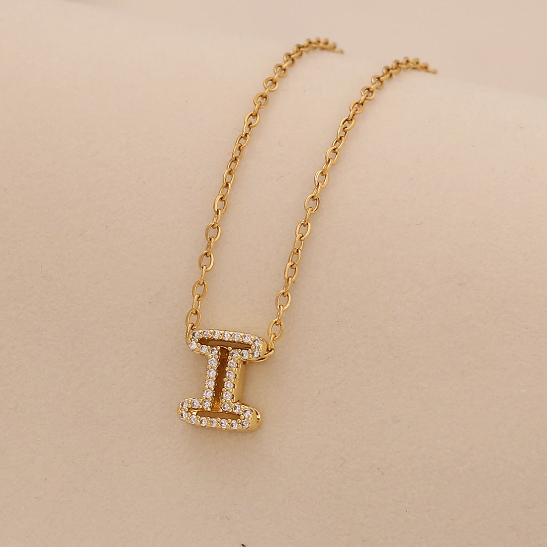 Minimalist Letter-Shaped Stainless Steel Pendant Necklace for Women with Versatile Clavicle Design