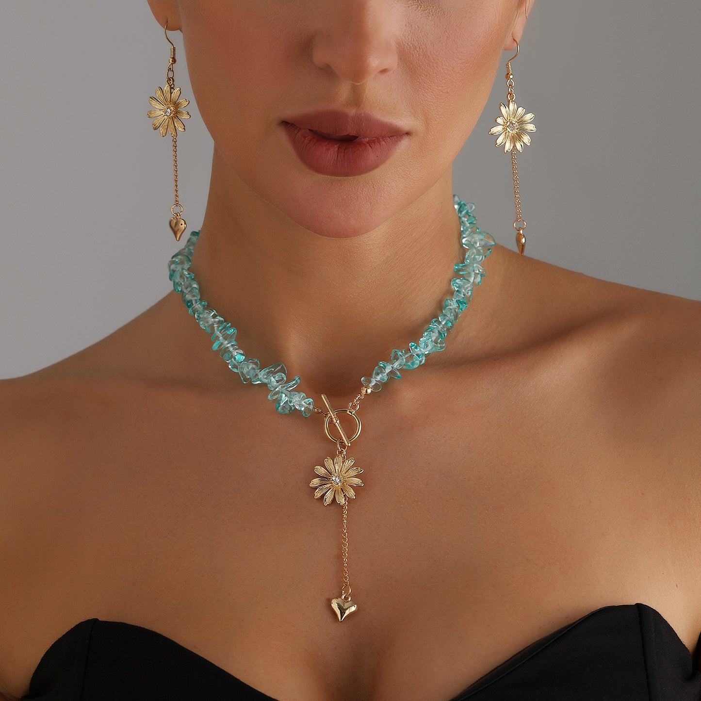 Minimalist Daisy Heart Pendant Necklace with Tassels in Alloy with Plating Finish for Women