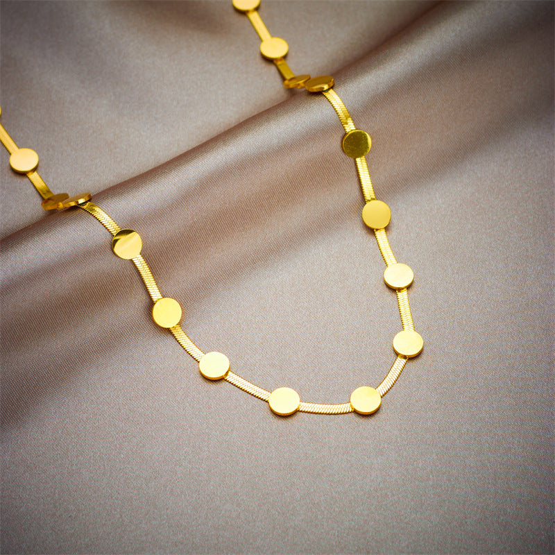 Elegante set minimalista de pulsera y collar de cadena de serpiente para mujer de acero de titanio chapado en oro con colgantes de disco redondo