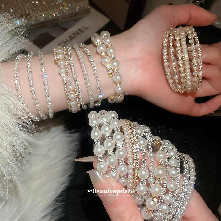 Elegante brazalete abierto de doble capa con perlas y diseño geométrico redondo, incrustaciones de pedrería y estilo vintage, accesorio minimalista de lujo