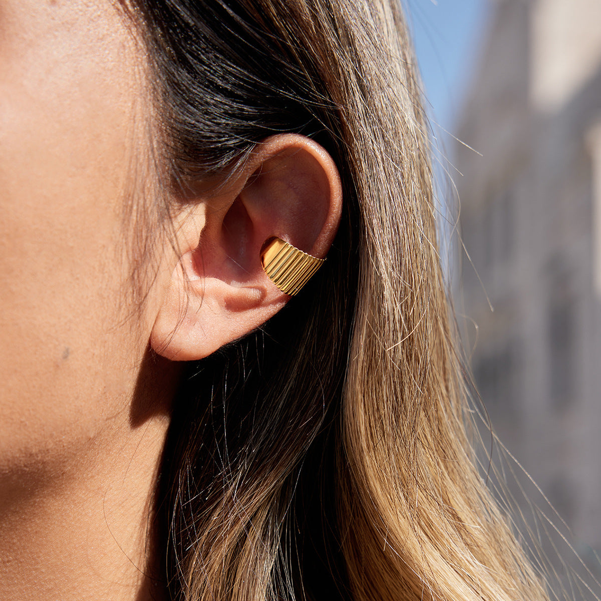 Arete de oreja de acero inoxidable geométrico minimalista para mujer con chapado en oro PVD al vacío, sin perforaciones, joyería ligera y lujosa para la oreja