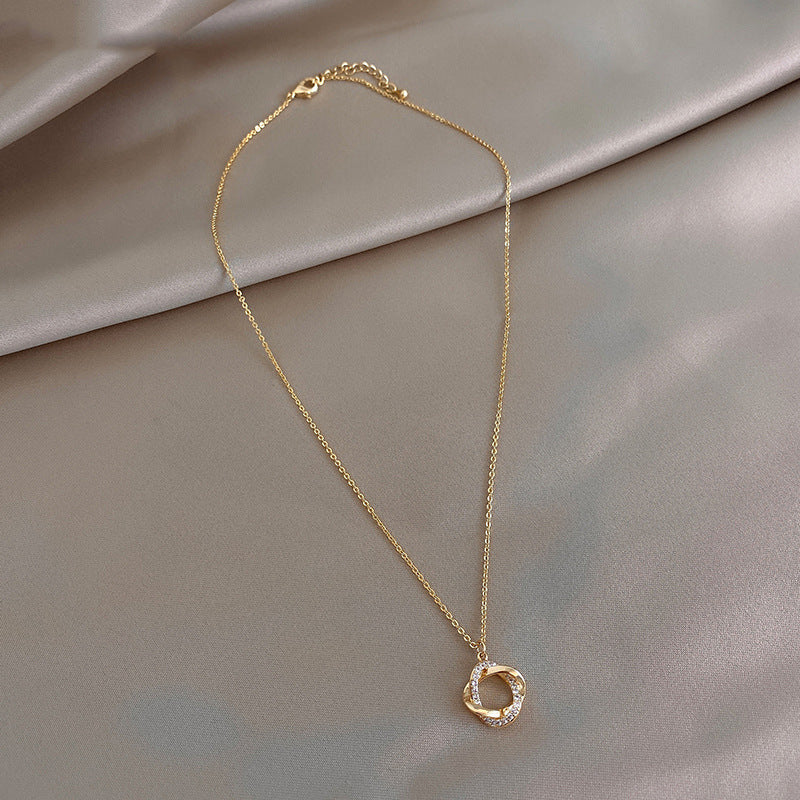 Elegant Floral Abalone-Inspired Pendant Necklace for Women in Alloy with Plated Finish, Delicate Clavicle Chain for Everyday Wear