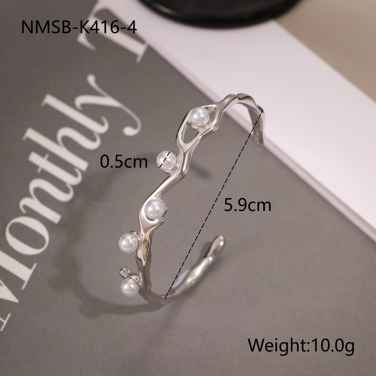 Fashionable Geometric Stainless Steel Cuff Bracelet with Plated Finish for Women