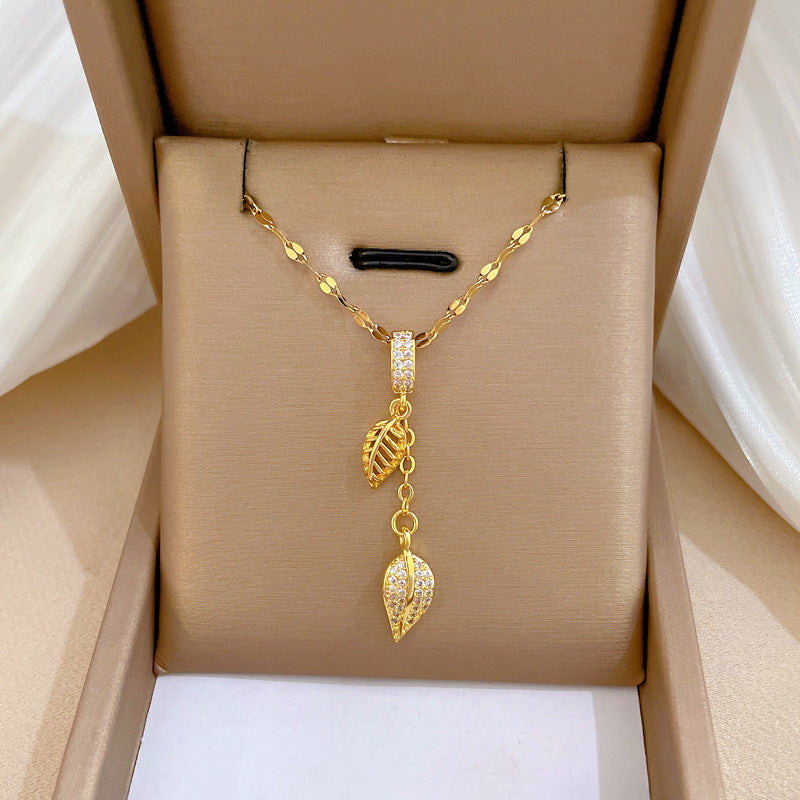 Collar geométrico minimalista de acero de titanio dulce con colgante incrustado de diamantes de imitación para mujer