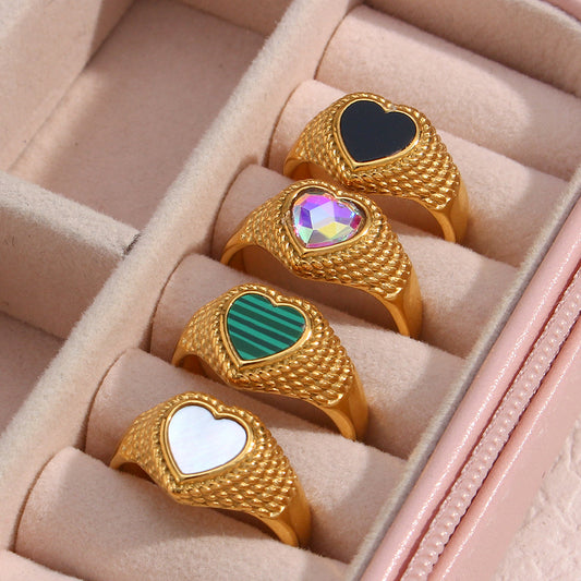 Anello di Lusso a Cuore in Acciaio Inossidabile Placcato Oro 18K con Design Intrecciato