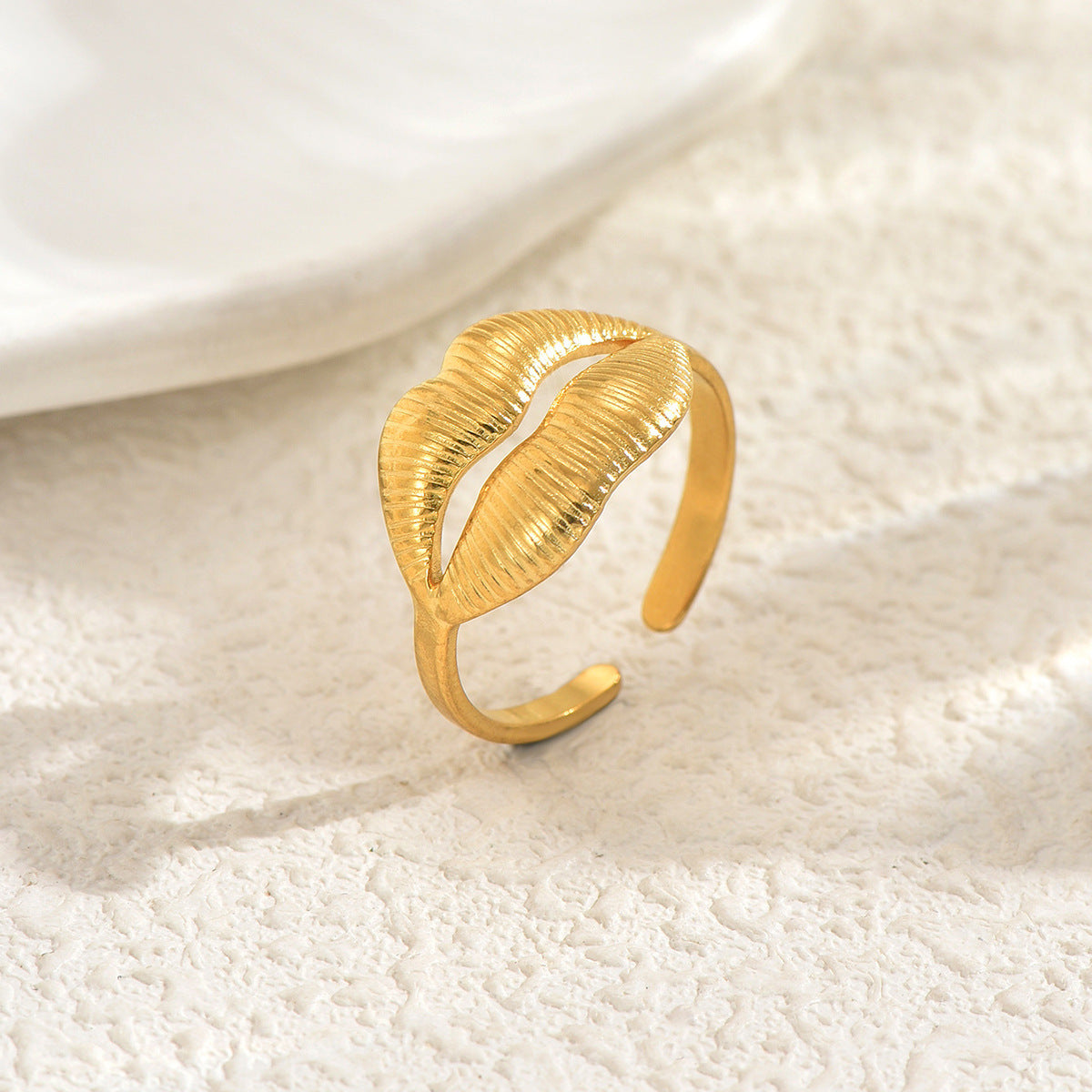 Anello Minimalista Geometrico a Forma di Labbro da Donna in Lega di Zinco con Finitura Placcata, Fascia Regolabile alla Moda e Versatile