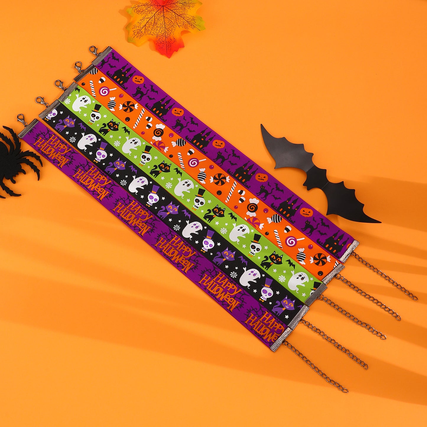 Collar con colgante de calavera, gato negro y fantasma de dibujos animados con temática de Halloween para mujer, con dije de aleación y acabado galvanizado en banda de tela