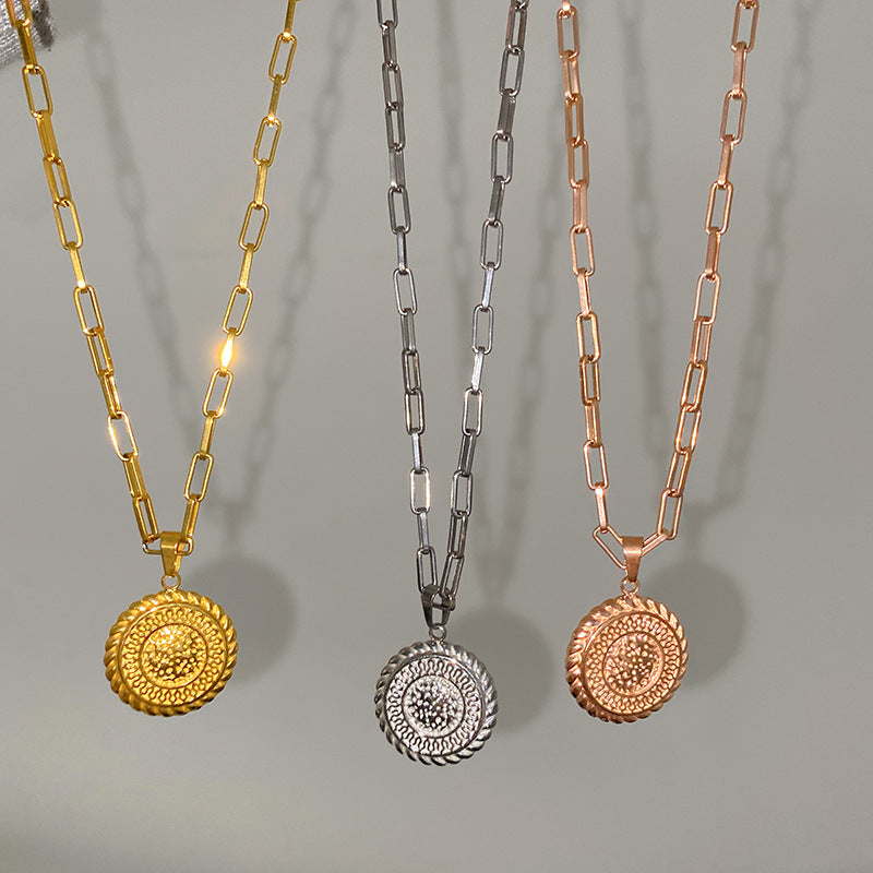 Sweet Streetwear Round Heart Floral Pattern Titanium Steel PVD Pendant Necklace with Curb Chain