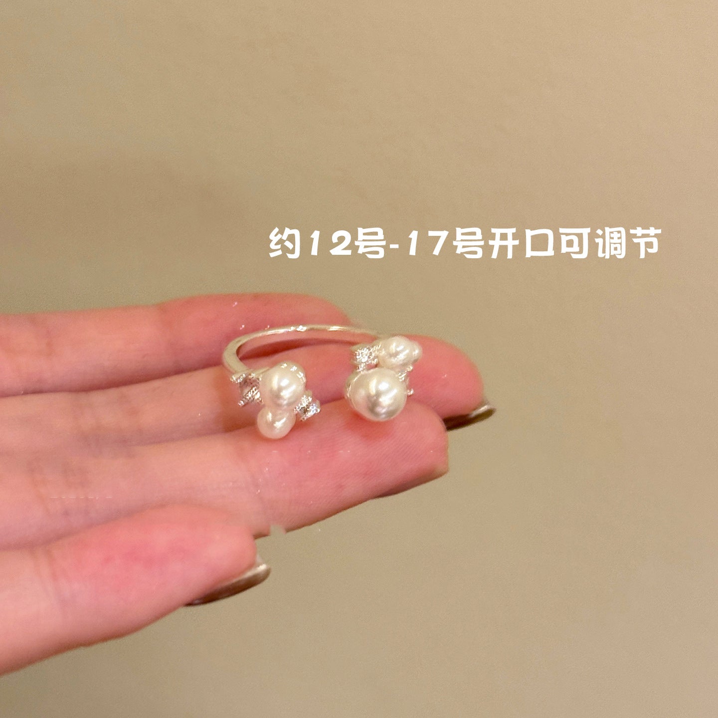 Anello Regolabile Minimalista da Donna con Zirconi e Perle, Finitura Placcata, Design Geometrico, Accessorio di Moda Elegante