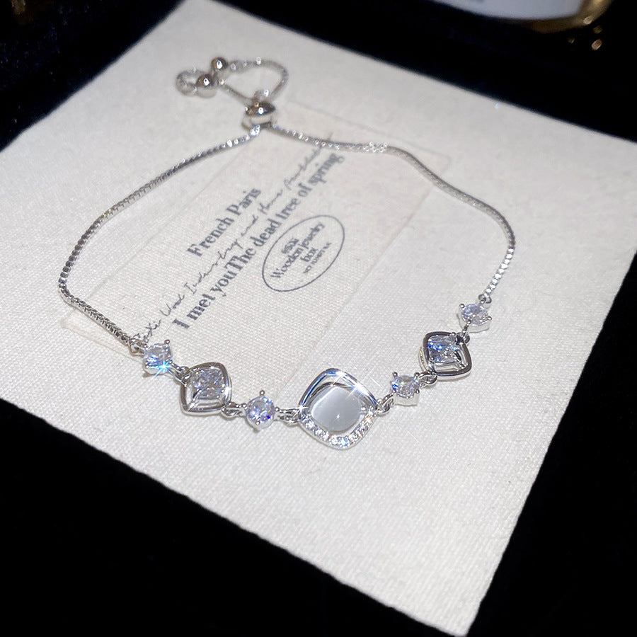 Minimalist Zircon Cat's Eye Flower Bracelet for Women with Copper Base and Inlay Craftsmanship