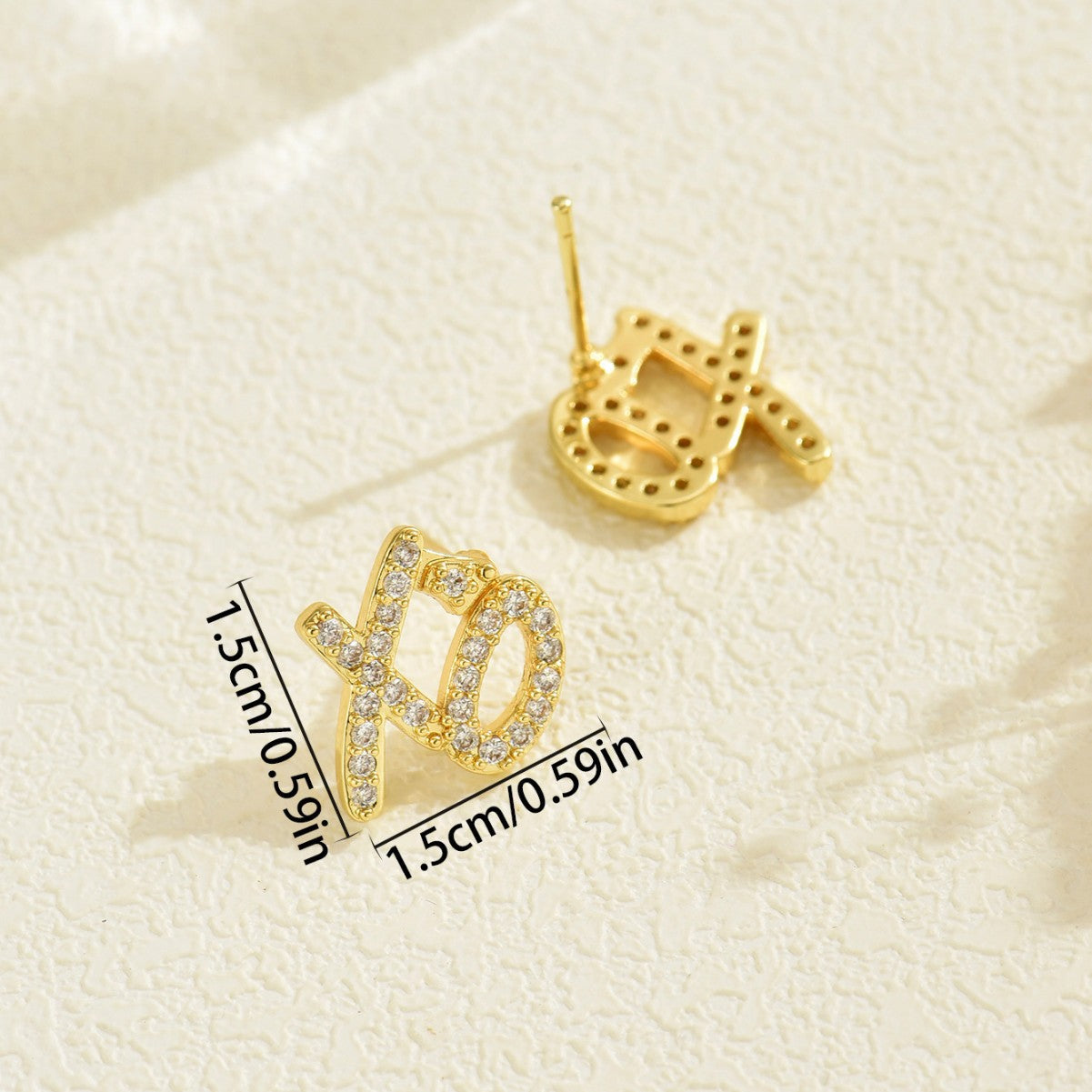 Orecchini a perno da donna minimalisti geometrici a forma di XO in rame con intarsio in zircone
