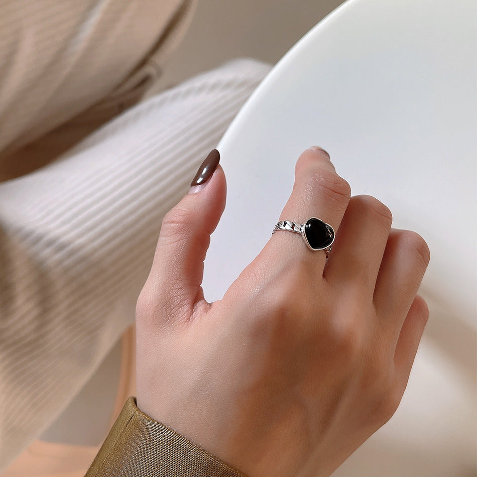 Anillo minimalista con forma de corazón de plata de ley 925 con acabado mate para mujer