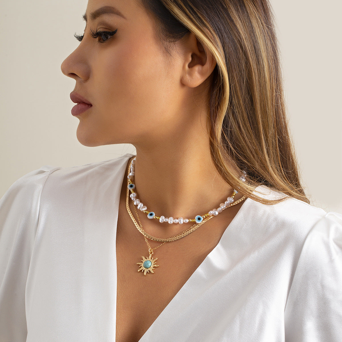 Collar con colgante vintage gótico de ojo turco con motivos solares, detalles de perlas irregulares y cadena de aleación multicapa con diseño geométrico