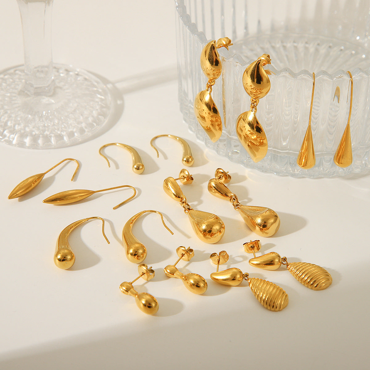 Orecchini da donna geometrici a goccia in acciaio al titanio placcato oro 18K in stile Fashion Ins