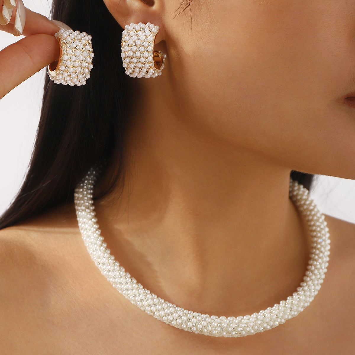 Parure Elegante di Collana e Orecchini di Perle in Stile Francese da Donna con Dettagli in Strass su Base in Lega e Catena di Perle Artigianale