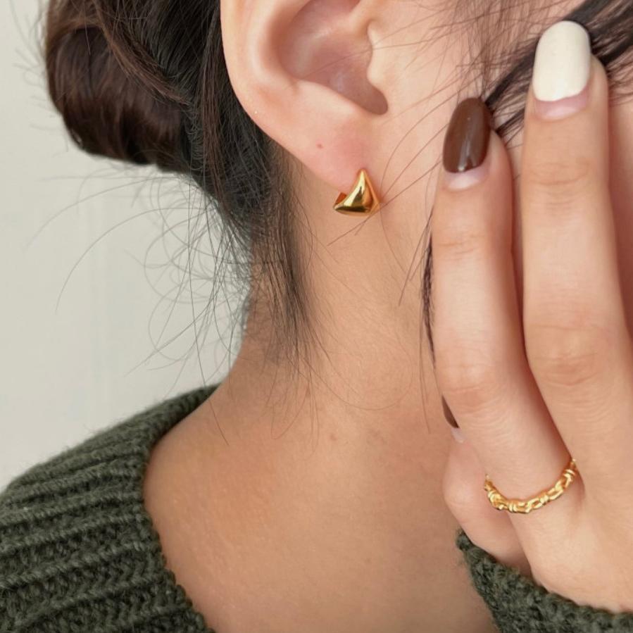Minimalist Star-Shaped S925 Sterling Silver Hoop Earrings with Handcrafted Finish
