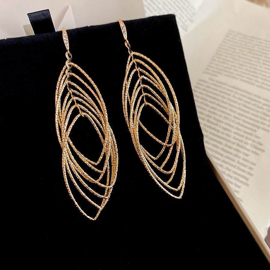 Pendientes Minimalistas Geométricos Ovalados Calados para Mujer de Hierro con Acentos de Circonita