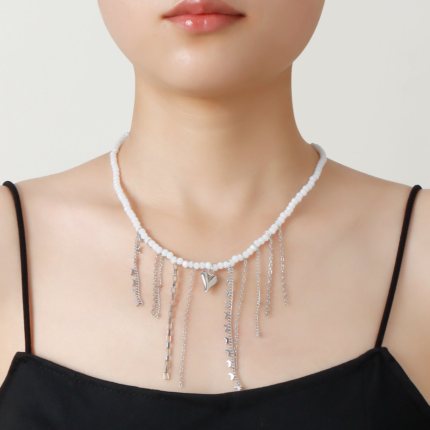 Collana da Donna Minimalista con Ciondolo a Cuore in Lega, Frange a Strati e Finitura Placcata