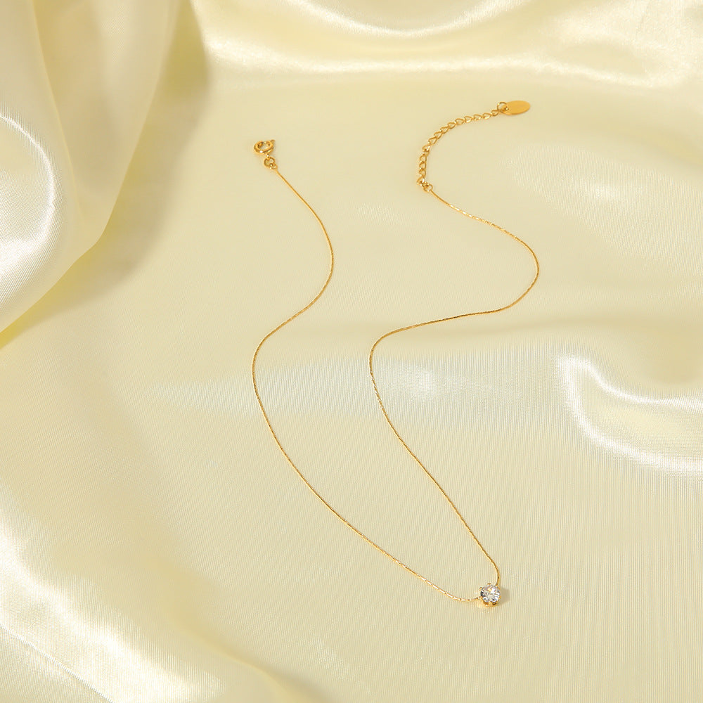 Collana con Pendente Geometrico Minimalista e Zirconia a Sei Punte in Acciaio al Titanio, Finitura Oro 18K Placcato Sottovuoto, Elegante Catena Clavicola da Donna