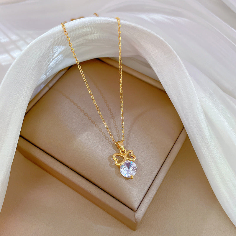 Collar con colgante de nudo de mariposa de lujo de acero de titanio para mujer con incrustaciones de diamantes de imitación, cadena de medallón de longitud ajustable