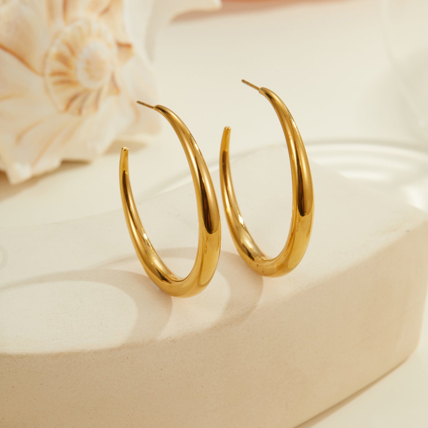 Orecchini da donna geometrici minimalisti a cerchio in acciaio inossidabile con placcatura in oro PVD sottovuoto