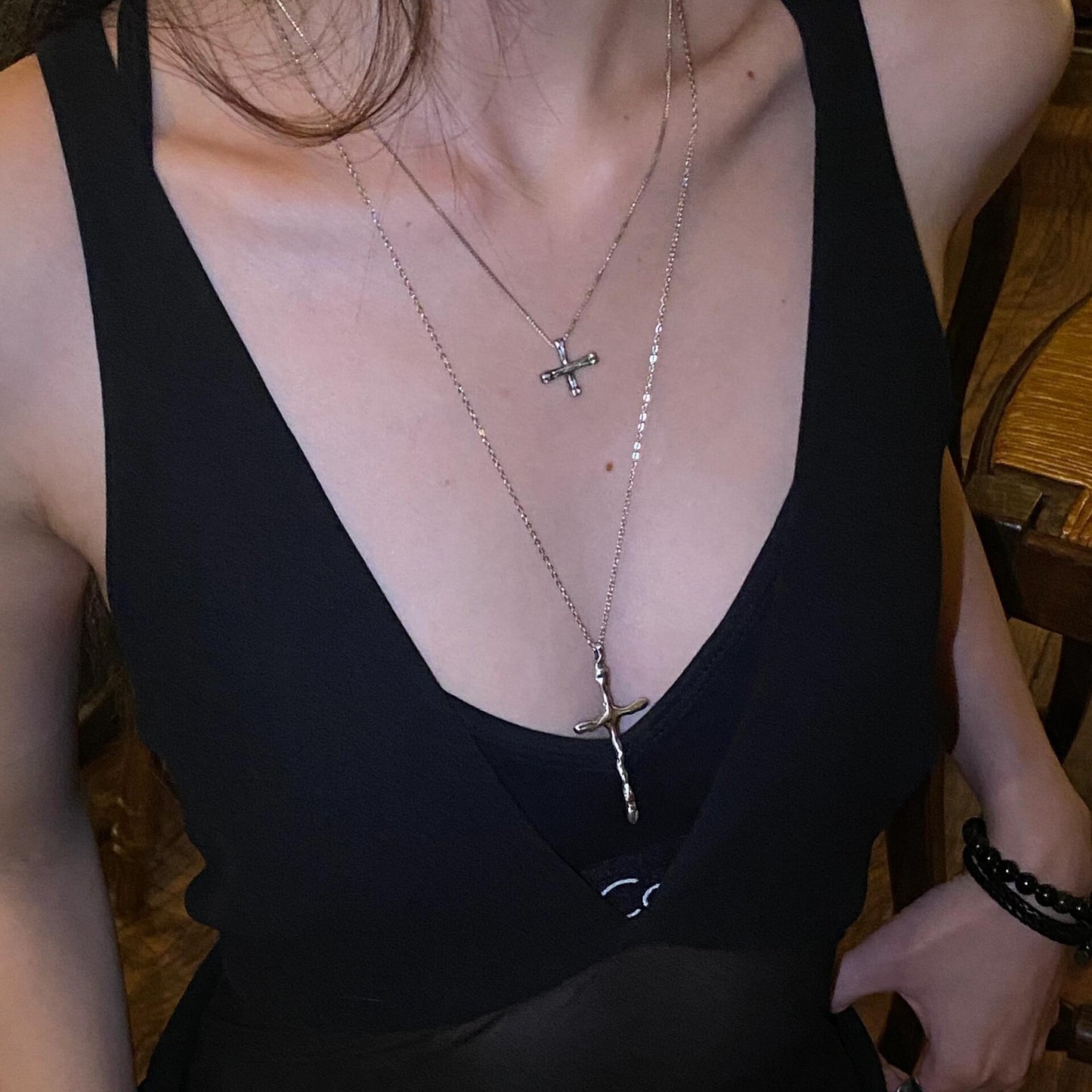 Collana con Pendente Geometrico Minimalista da Donna in Lega con Finitura Elettroplaccata — Catena Leggera per Maglione, Accessorio di Lusso Versatile