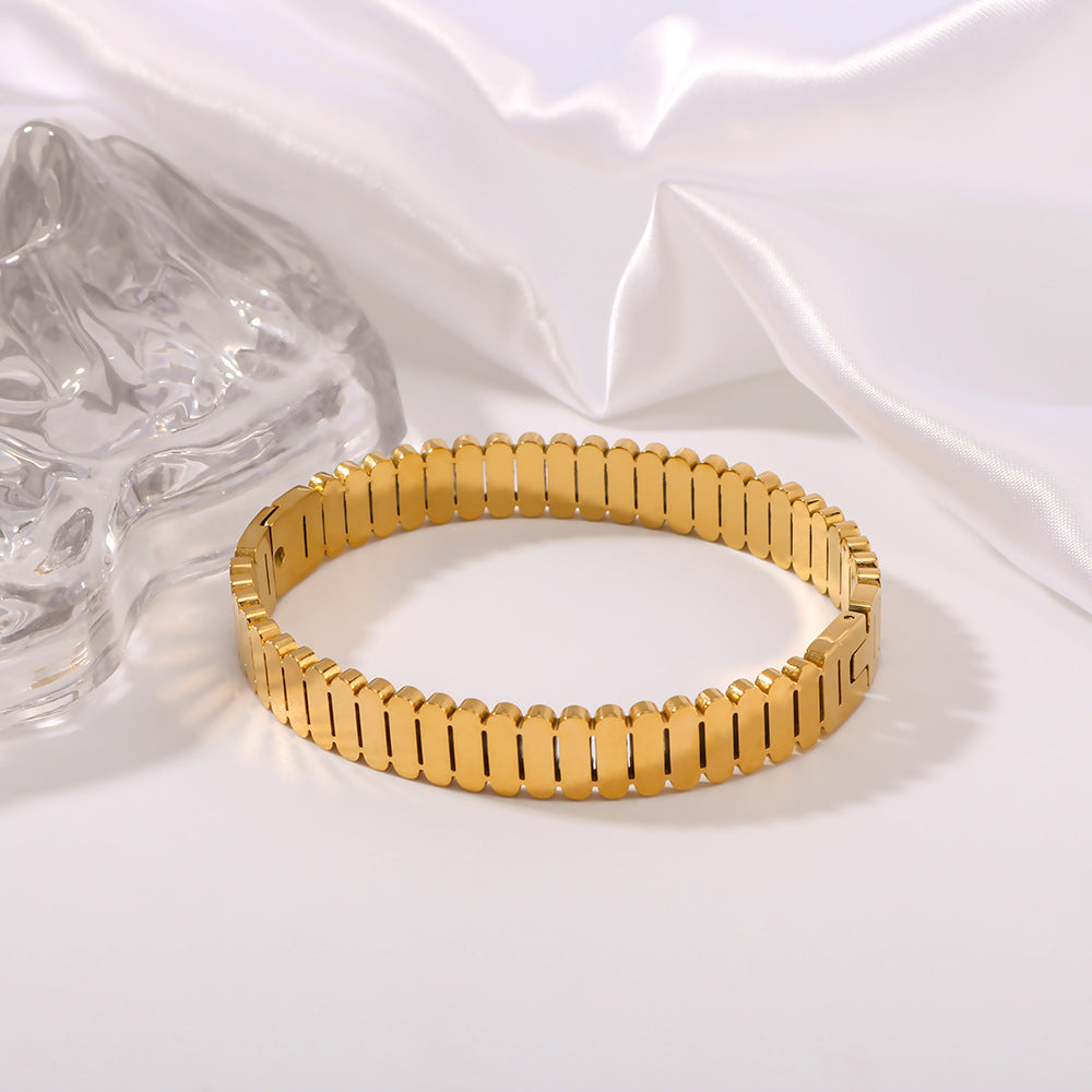 Minimalist Oval Hollow-Out Toggle Bracelet in Stainless Steel with 18K Gold Plating for Women