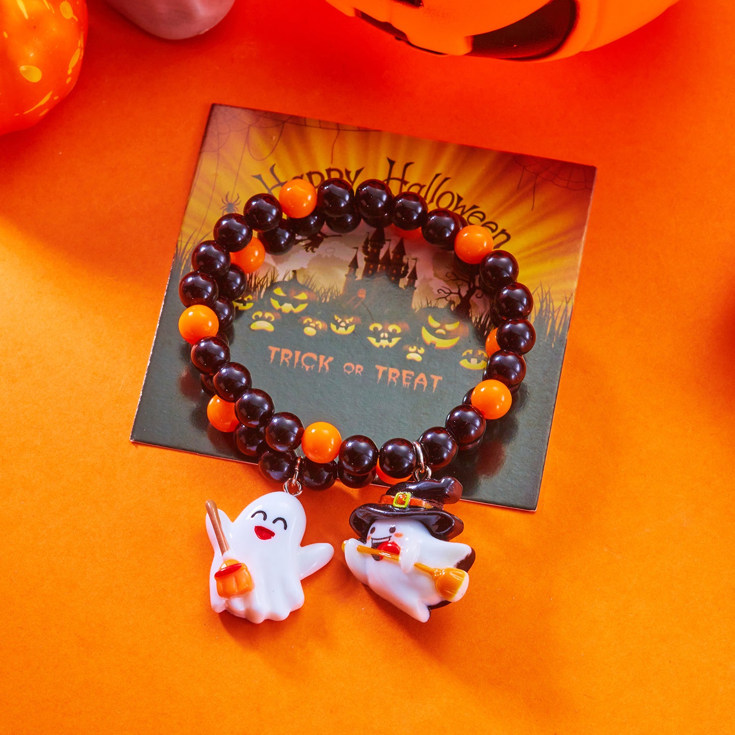 Set di braccialetti a tema Halloween, con ciondoli a forma di castello, zucca, fantasma e gatto, da donna