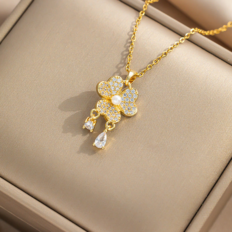 Luxury Minimalist Three-Petal Floral Pendant Necklace for Women in Titanium Steel with Rhinestone Inlay and O-Chain