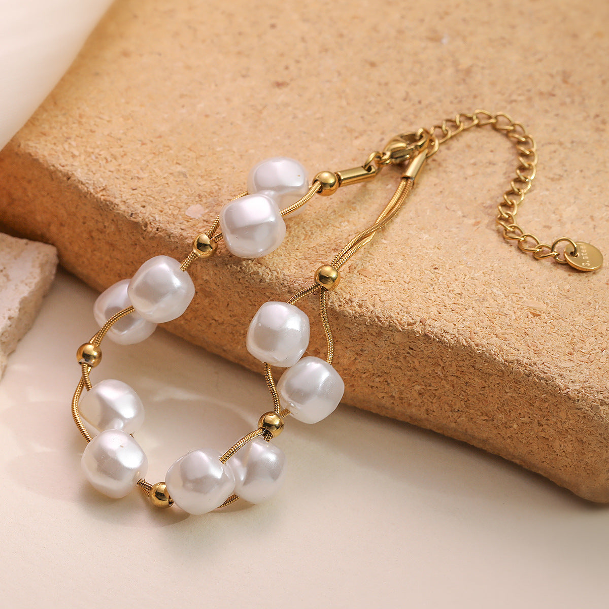 Bracciale da donna a doppio strato in acciaio inossidabile con perle irregolari geometriche minimaliste e finitura placcata