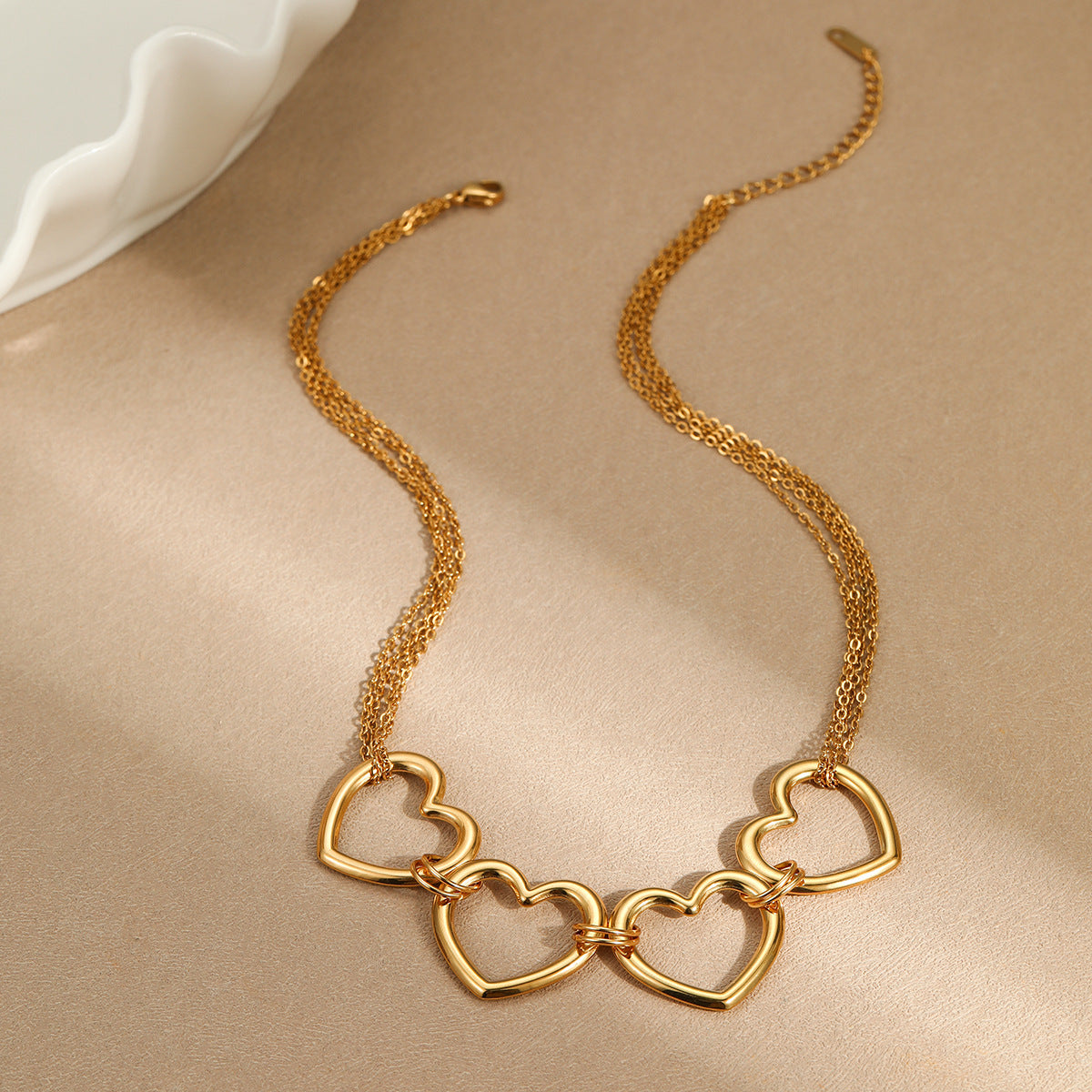 Fashionable Hollow Heart-Shaped Stainless Steel Necklace with 18K Gold Plating for Women