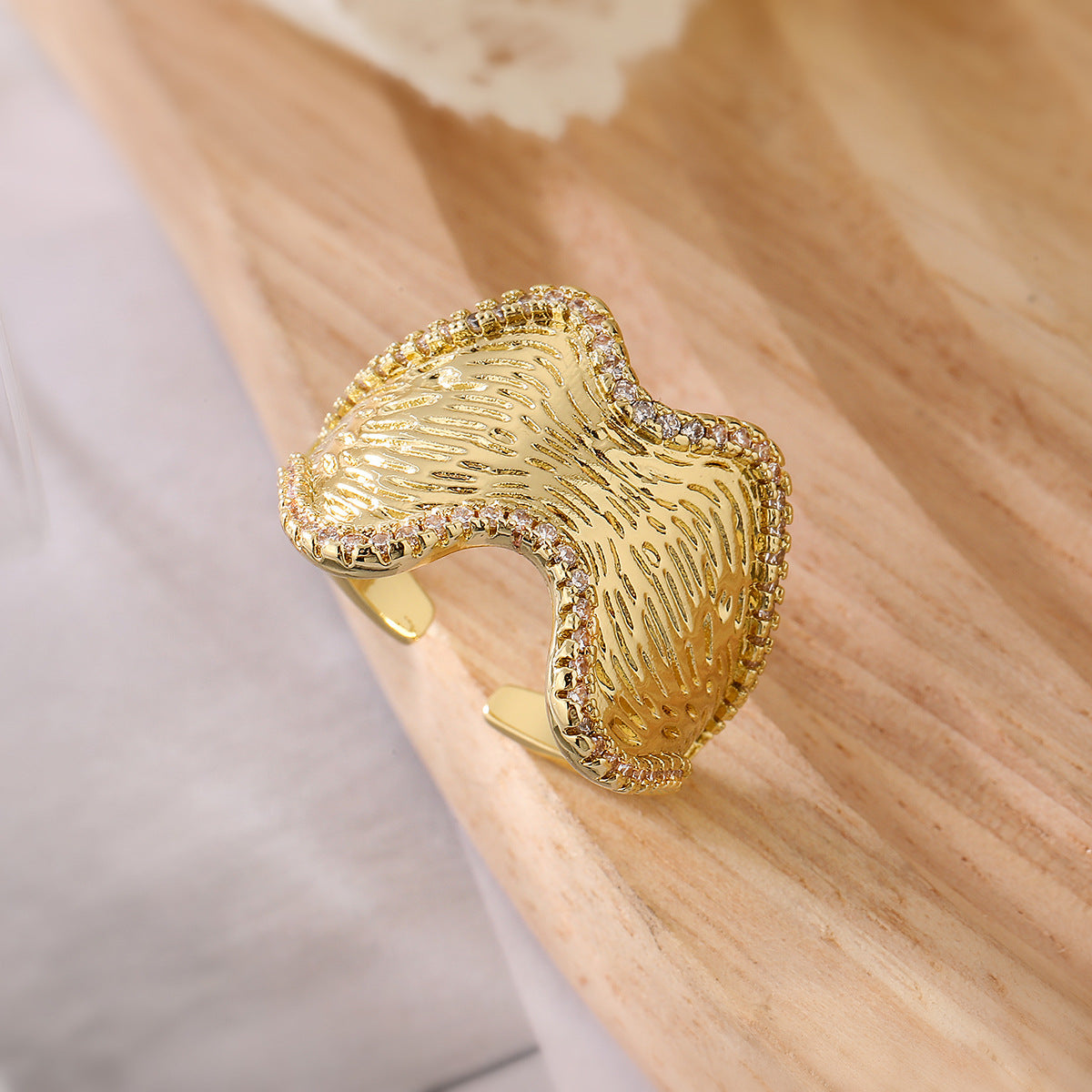 Anello geometrico irregolare minimalista da donna in rame con zirconi micro-pavé e perle