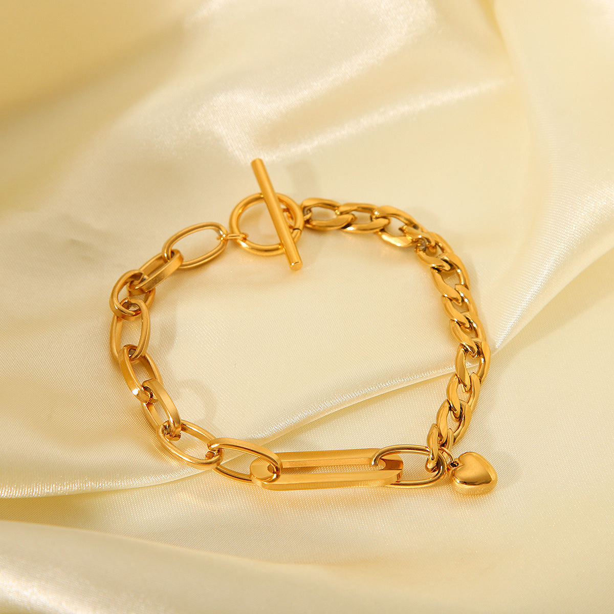 Pulsera de cadena cubana de acero inoxidable chapado en oro de 18 quilates estilo Ins con eslabones ovalados y colgante de corazón con cierre OT para mujer