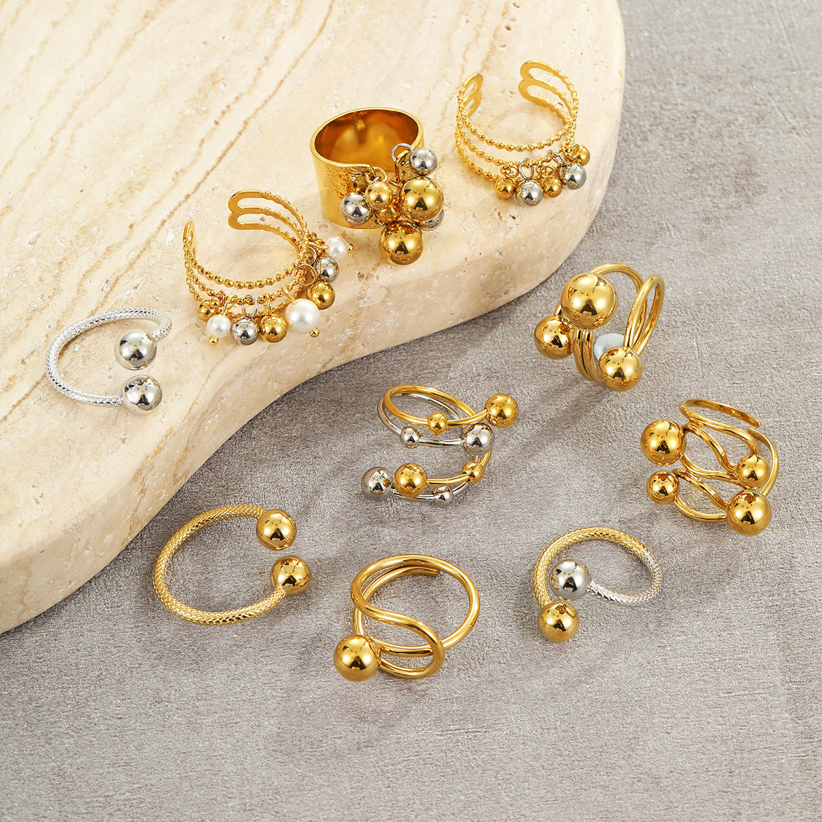 Anillo de acero inoxidable geométrico minimalista con chapado en oro de 18 quilates para mujer