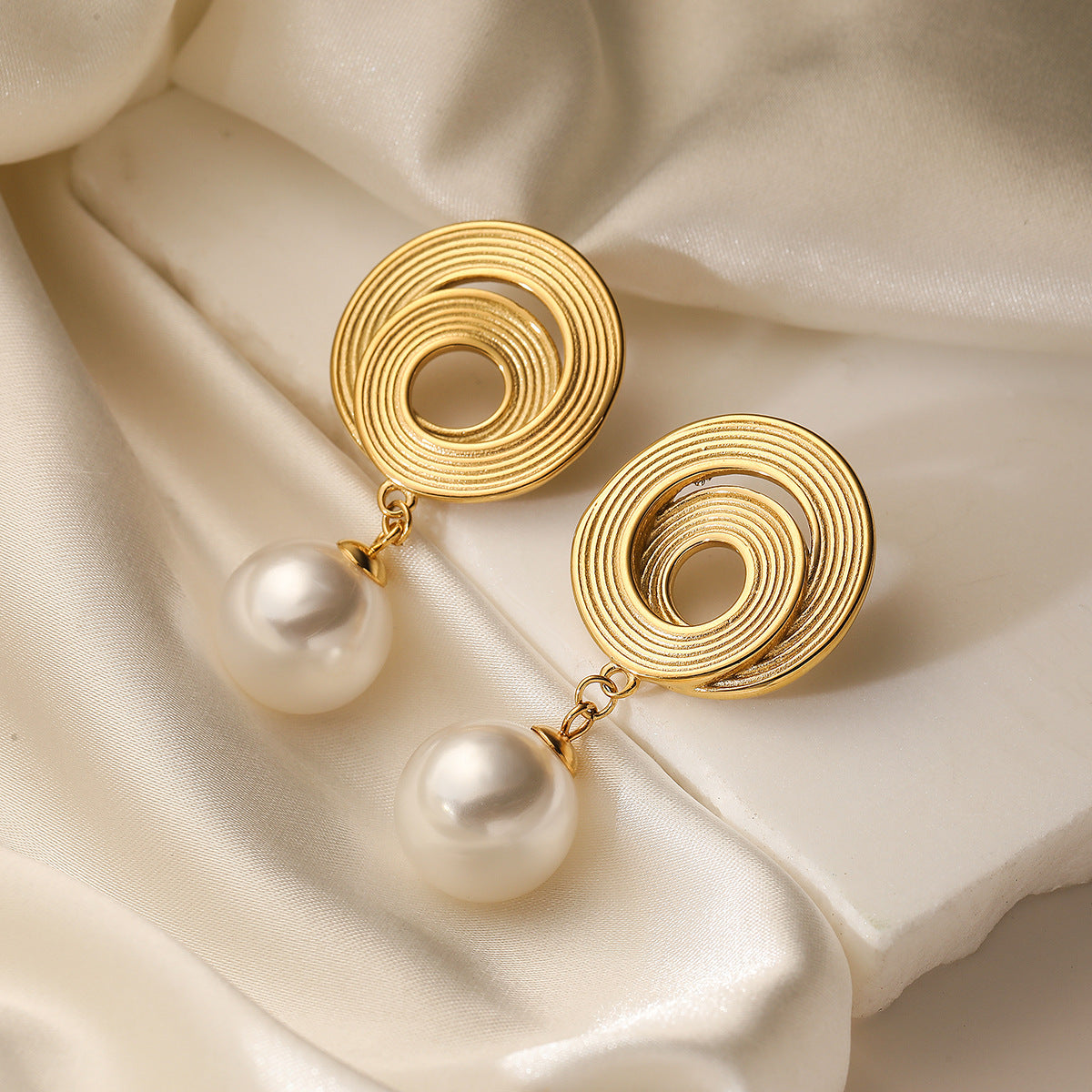 Orecchini Minimalisti Vintage Geometrici con Perle da Donna in Acciaio al Titanio Placcati Oro 18K
