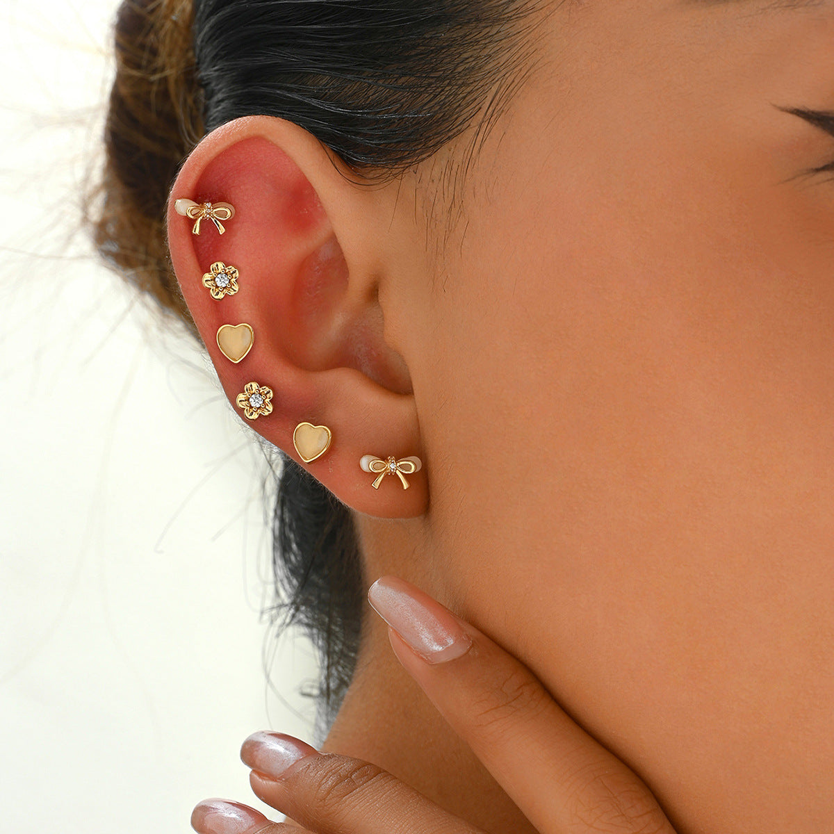 Pendientes de botón minimalistas dulces y frescos con forma de corazón y pedrería para mujer