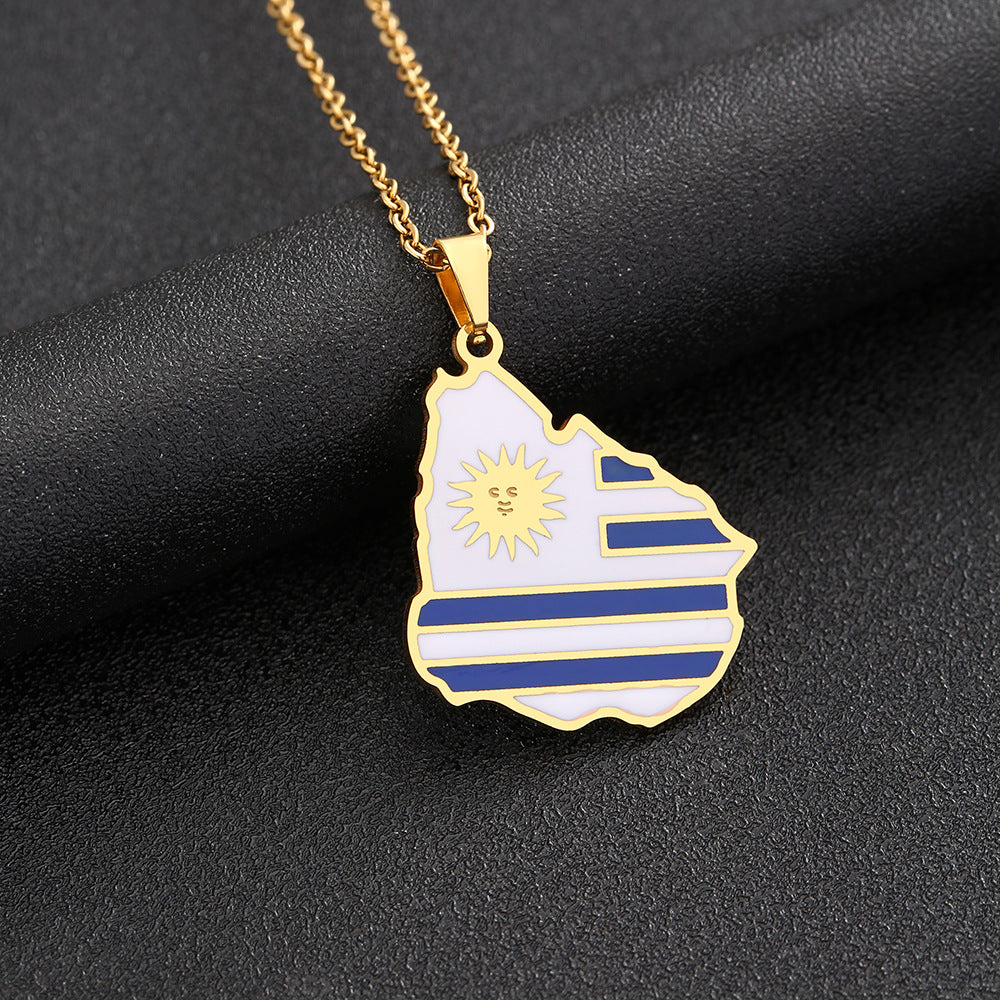 Collana con Pendente Mappa Etnica Geometrica Uruguay in Acciaio Inossidabile con Ciondolo in Acciaio al Titanio e Finitura Galvanizzata su Catena a O