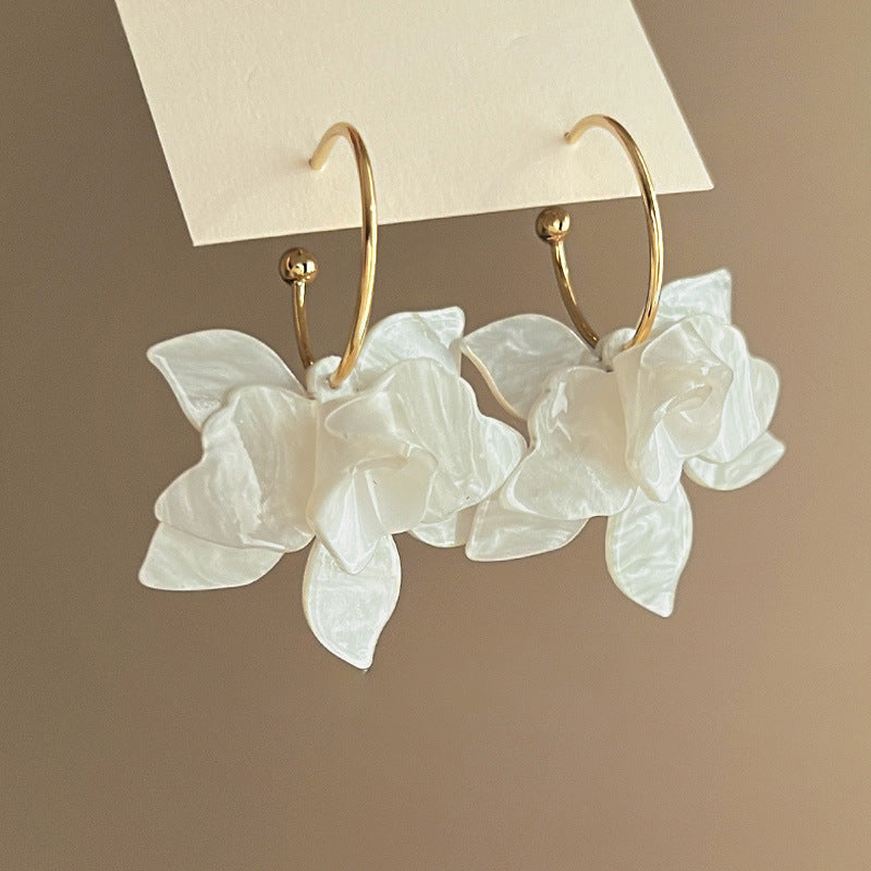 Orecchini a perno con perle dolci, eleganti e floreali per donna con perni in argento sterling 925