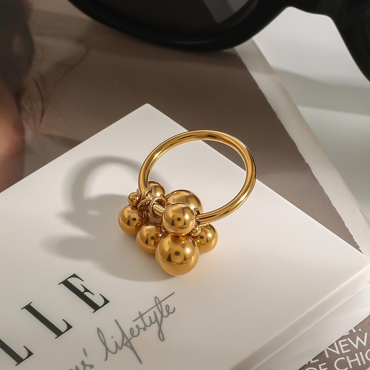 Anello geometrico in acciaio titanio con finitura galvanica per donna, gioiello da mano alla moda e resistente allo sbiadimento