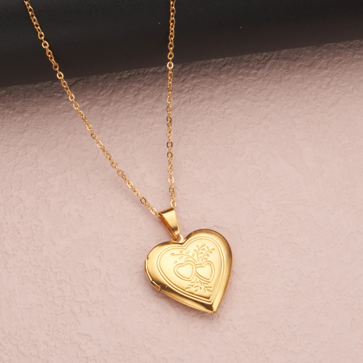 Romantic Double Heart Pendant Necklace with Opening Photo Frame in Stainless Steel and Titanium Steel, Electroplated, Unisex Daily Wear