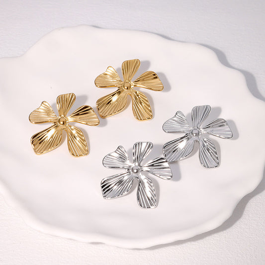 Pendientes minimalistas de acero inoxidable con diseño floral y chapado en oro de 18 quilates para mujer
