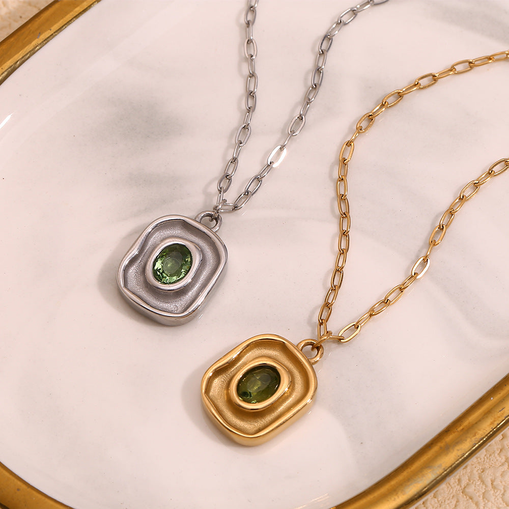 Collana da donna ovale in acciaio inossidabile placcato oro 18K con ciondolo vintage in zircone verde