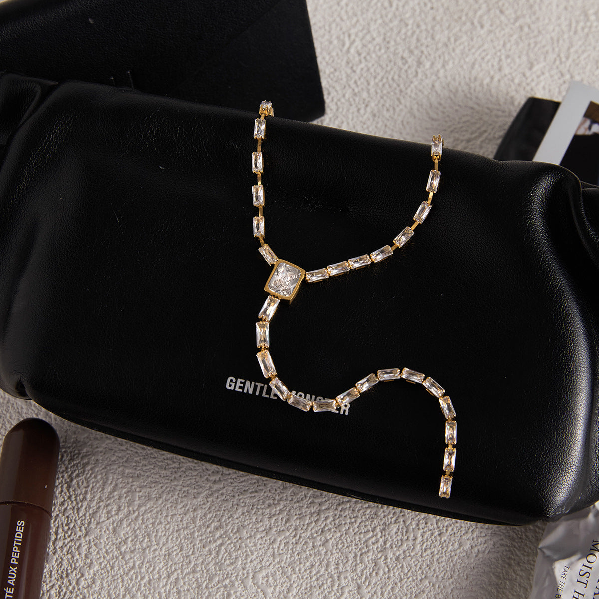 Collana Lunga Geometrica a Y da Donna in Acciaio al Titanio con Strass e Finitura Placcata