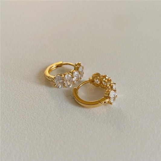 Pendientes de Tachuela Geométricos Minimalistas con Letras en Plata de Ley 925 con Incrustaciones de Diamantes de Imitación