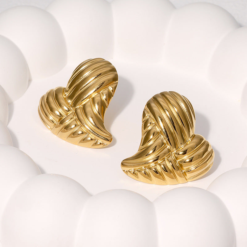 Orecchini a perno con strisce e cuori asimmetrici placcati oro 18K in acciaio inossidabile da donna