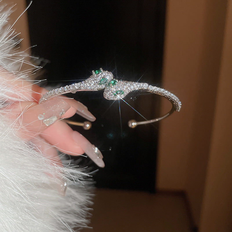 Pulsera tipo brazalete de aleación de cobre bañada en oro de lujo con incrustaciones de diamantes de imitación para mujer