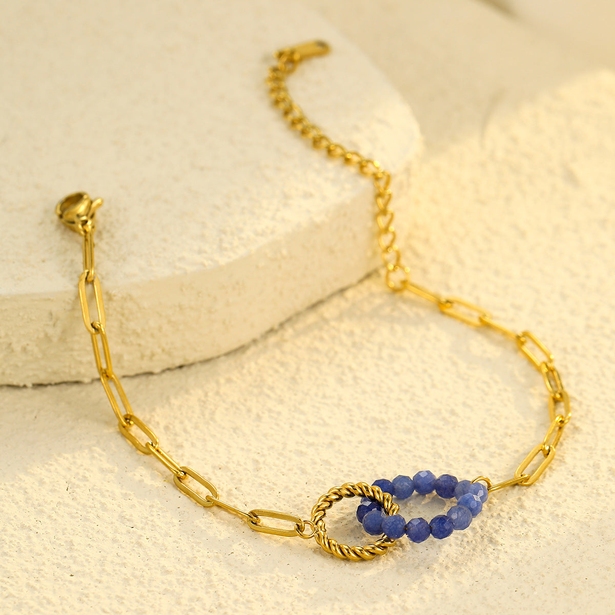 Bracciale circolare intrecciato da donna in stile vintage, realizzato in acciaio inossidabile con finitura placcata e dettagli in pietra naturale